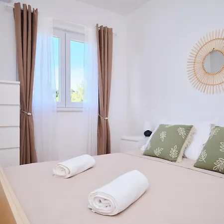Ray Ciovo Von Litto Apartment